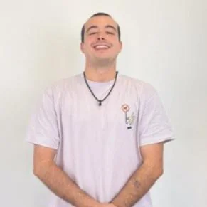 Rafa Junco sonriendo